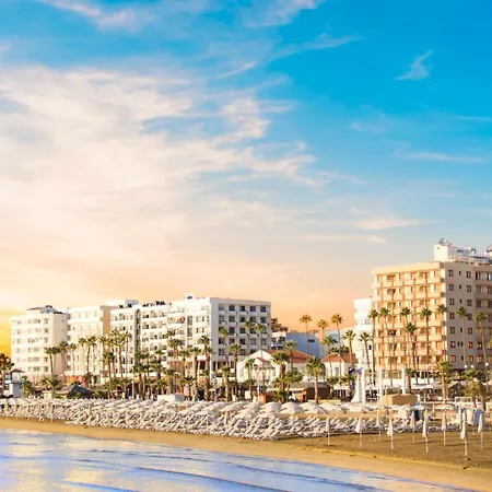 Majestic Beachfront Finikoudes Apartament Larnaca