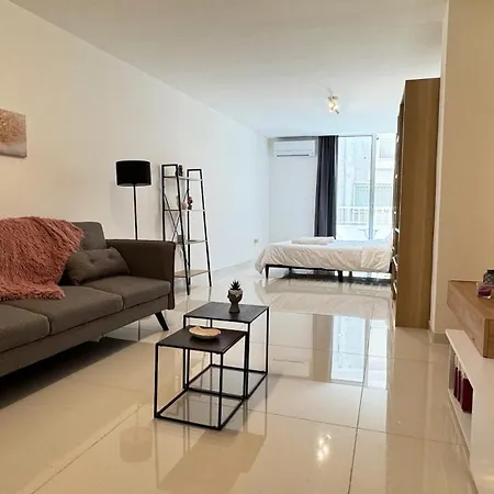 شقة Majestic Beachfront Finikoudes